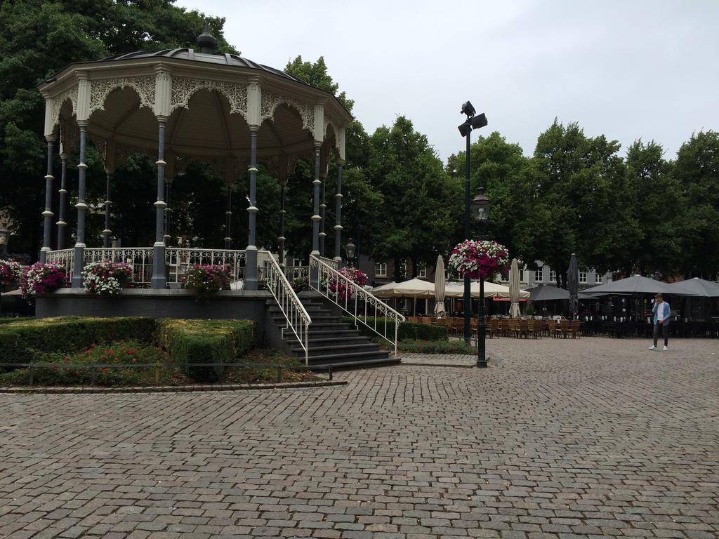 Hotel En Grand Cafe De Pauw Рурмонд Экстерьер фото